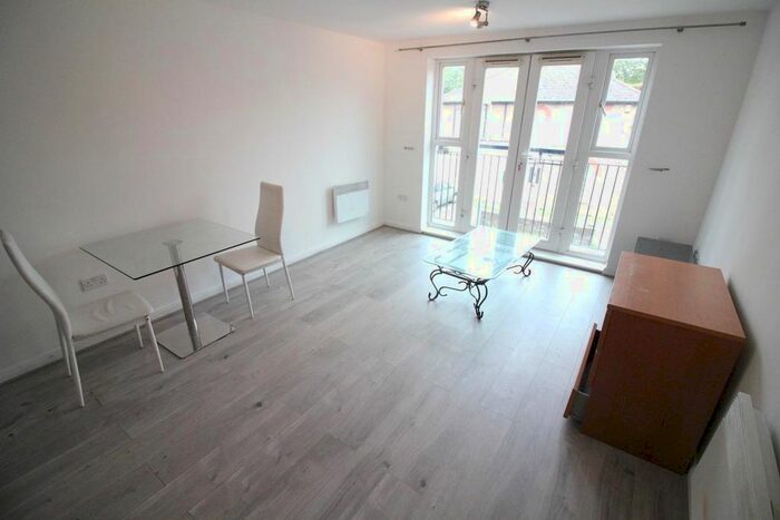 2 Bedroom Flat To Rent In Uxbridge Road, Hillingdon, Uxbridge, UB10