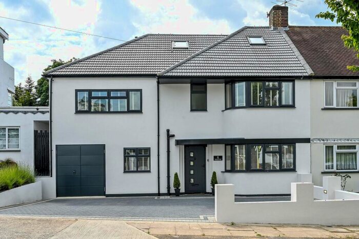 5 Bedroom House To Rent In Meadow Hill, New Malden, KT3