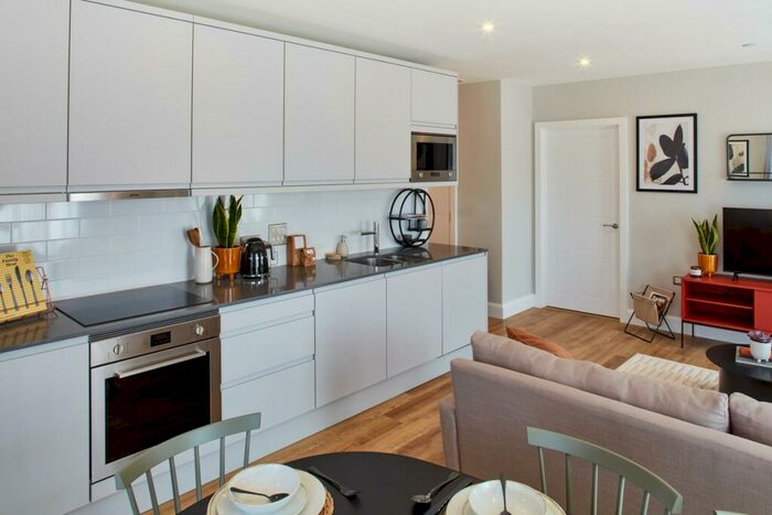 3 Bedroom Flat To Rent In The Lark, Nine Elms, SW11