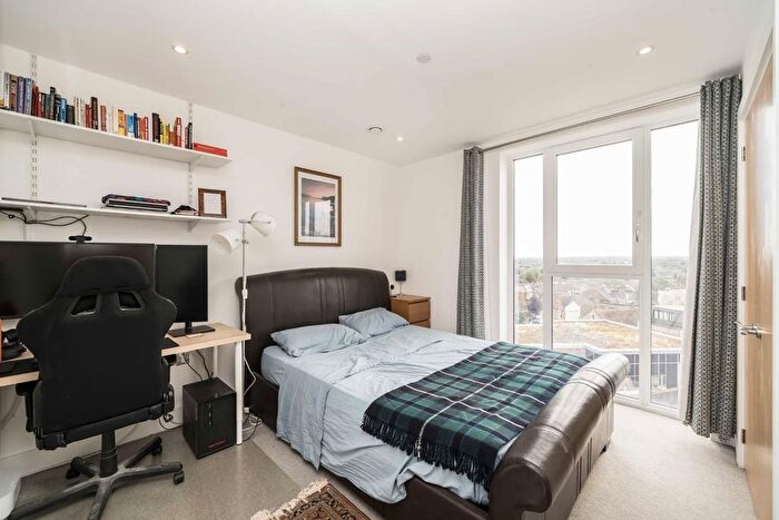 1 Bedroom Flat For Sale In Hoopers Mews, London, W3