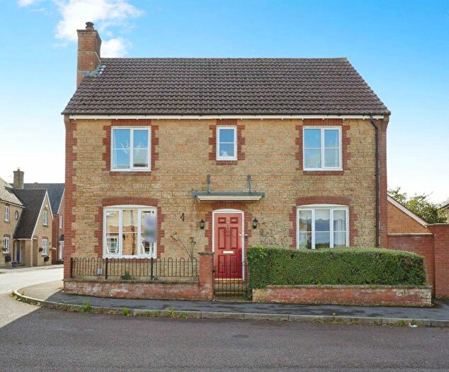 4 Bedroom Detached House For Sale In Casterbridge Way, Gillingham, SP8