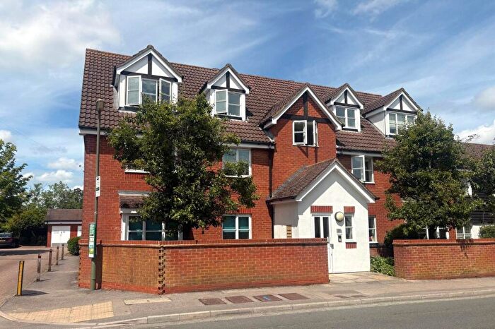 2 Bedroom Flat For Sale In Arthur Road, Farnham, Surrey, GU9
