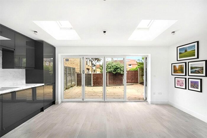 3 Bedroom House To Rent In Highcombe, Charlton, London, SE7