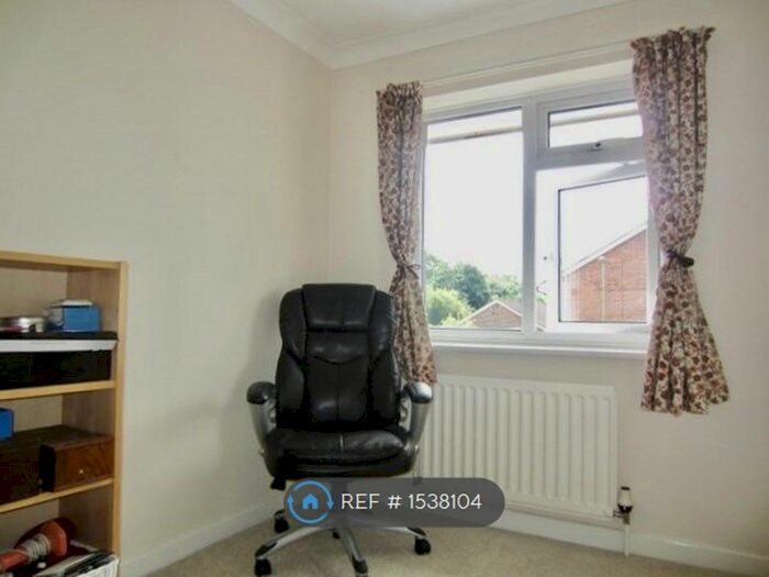 3 Bedroom Semi-Detached House To Rent In Kingsfield, Ringwood, BH24