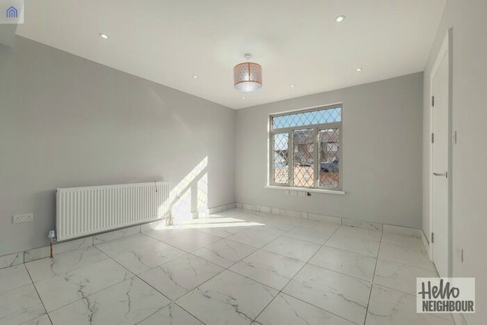 3 Bedroom Semi-Detached House To Rent In Trevithick Drive, Dartford, DA1