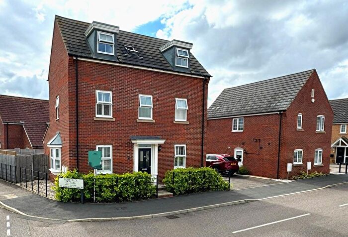 4 Bedroom Detached House For Sale In Poppyfields, Gamlingay, Sandy, SG19