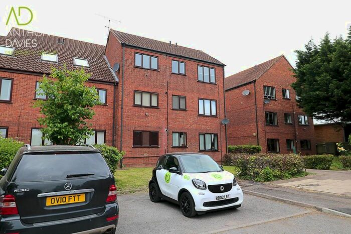 1 Bedroom Flat To Rent In Chilworthgate, Broxbourne, EN10