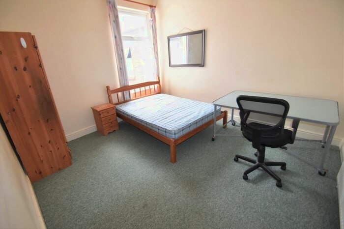 3 Bedroom Flat To Rent In Fawcett Road, Southsea, Hampshire, PO4