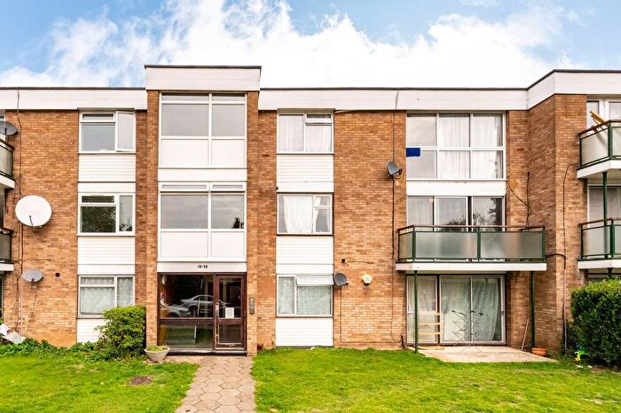 2 Bedroom Flat For Sale In Wheatlands, Heston, Hounslow, TW5