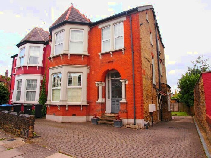2 Bedroom Flat To Rent In Haslemere Road, London, N21