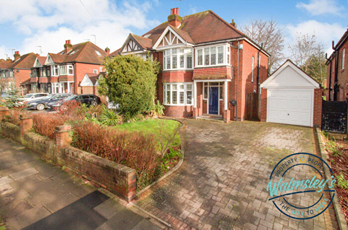 4 Bedroom Semi Detached House For Sale In Leamington Road, Stivichall, Coventry, CV3