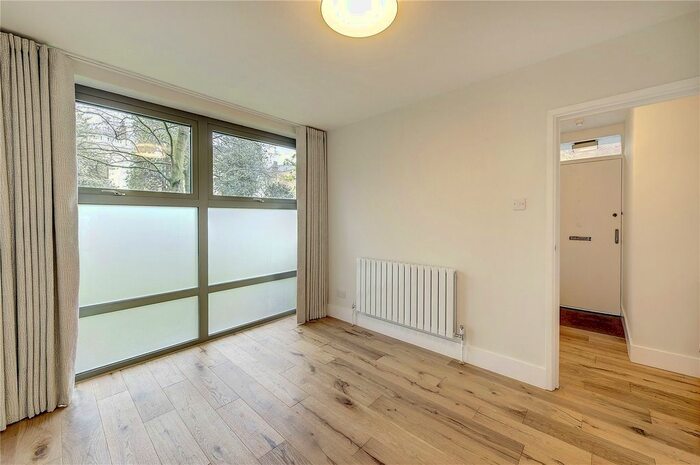 2 Bedroom Flat To Rent In Somerset Square, London, W14