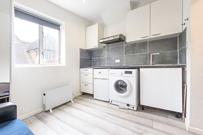 Studio To Rent In Hemstal Road, Brondesbury, London, NW6