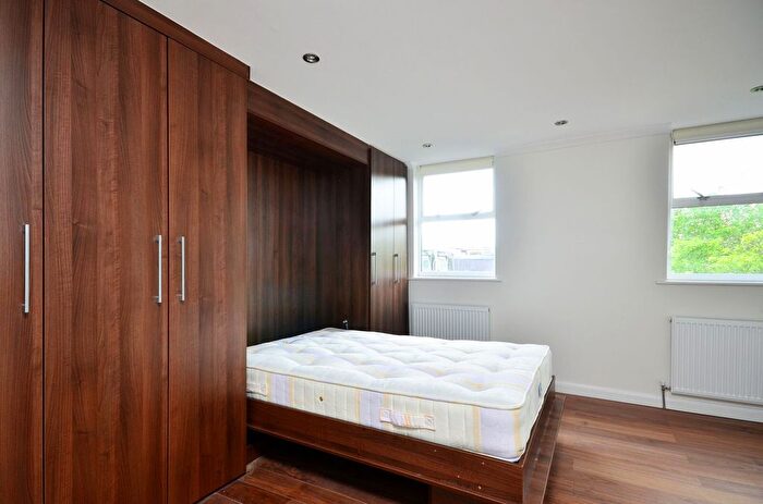 1 Bedroom Maisonette To Rent In Earls Court Road, Earls Court, London, W8