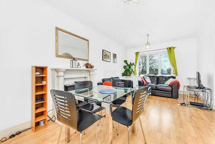 2 Bedroom Flat To Rent In Glamis Place, Wapping, London, E1W