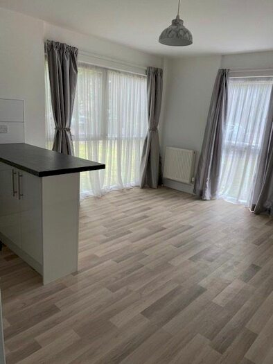 Studio To Rent In Avalon Close, The Ridgeway, Enfield, EN2
