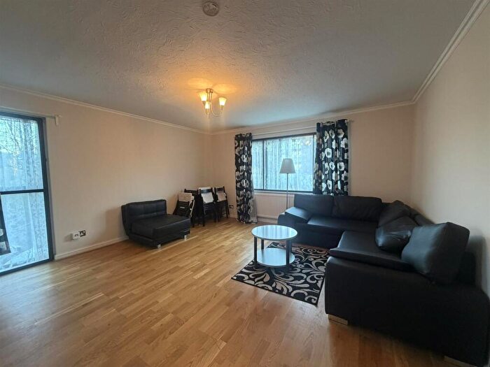 Studio To Rent In The Brookdales, Bridge Lane, London, NW11