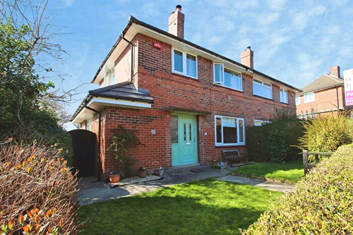 3 Bedroom Semi Detached House For Sale In Queenswood Close, Leeds, LS6
