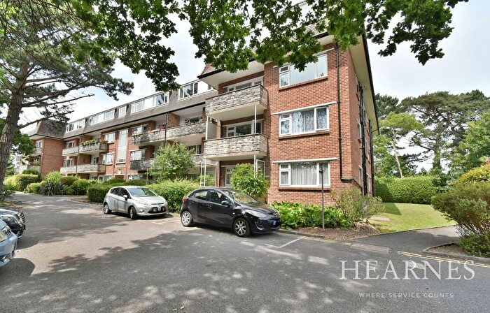 2 Bedroom Flat For Sale In Redhill Drive, Bournemouth, BH10