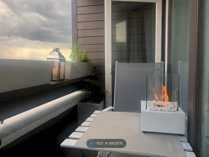 Studio To Rent In Soho, London, W1F