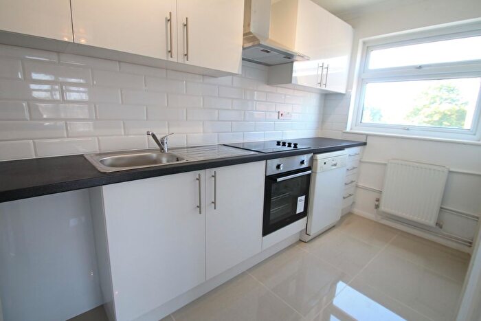 2 Bedroom Flat To Rent In The Larches, Luton, LU2