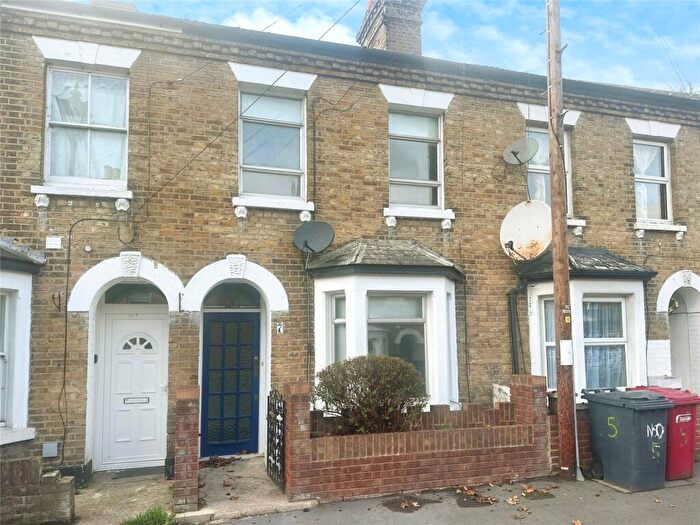2 Bedroom Terraced House For Sale In Castle Street, Slough, Berkshire, SL1