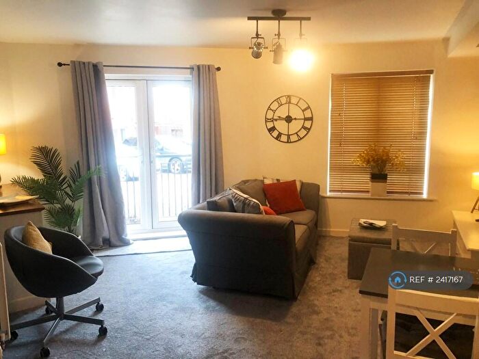 2 Bedroom Flat To Rent In The Roperies, High Wycombe, HP13
