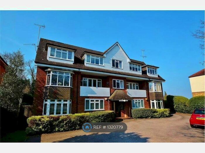 2 Bedroom Flat To Rent In High Road, Bushey Heath, Bushey WD23