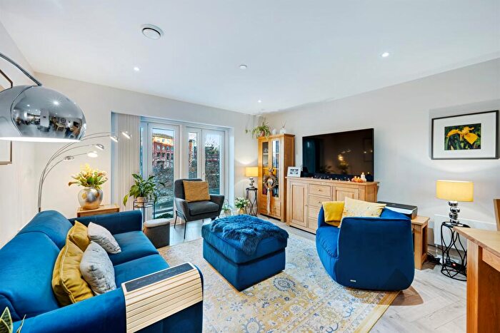 3 Bedroom Apartment For Sale In Castle Wharf, M15