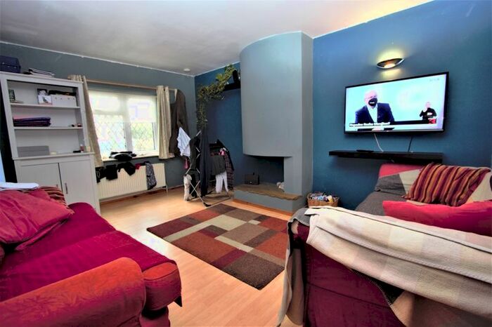 3 Bedroom Maisonette To Rent In Oakleigh Road North, London, N20