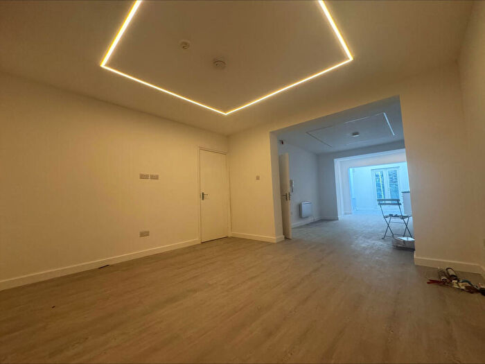 Studio To Rent In Caledonian Road, London, N1