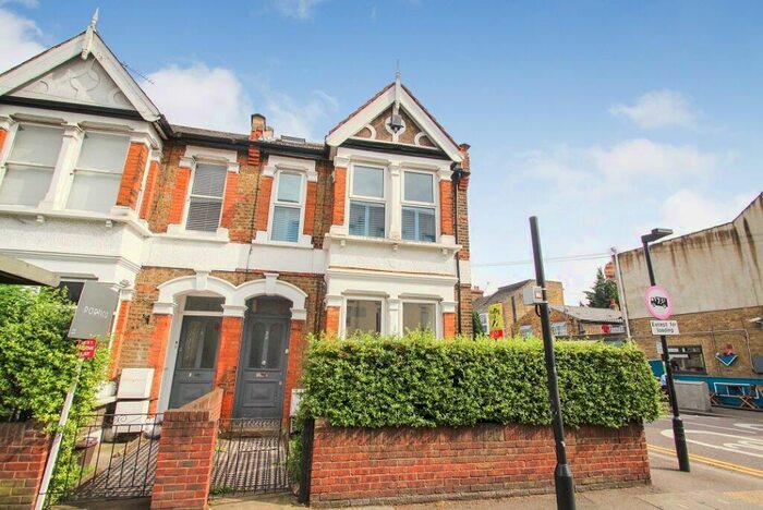 2 Bedroom Flat To Rent In Hainault Road, Leytonstone, London, E11