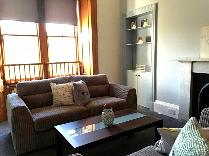 3 Bedroom Flat To Rent In L – Montague Street, Edinburgh, EH8