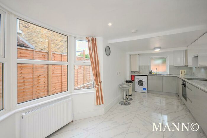 4 Bedroom House To Rent In Nutcroft Road, Peckham, SE15