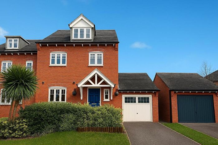 4 Bedroom Town House For Sale In Bracken Way, Harworth, Doncaster, DN11