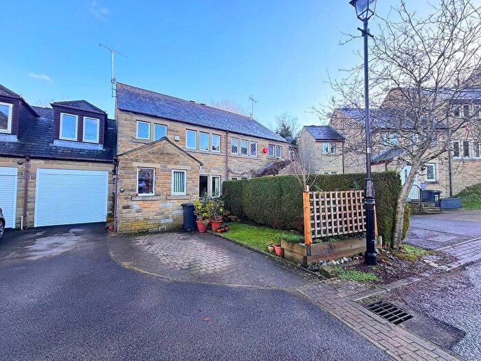 4 Bedroom Town House For Sale In Shibden Garth, Shibden, Halifax, HX3