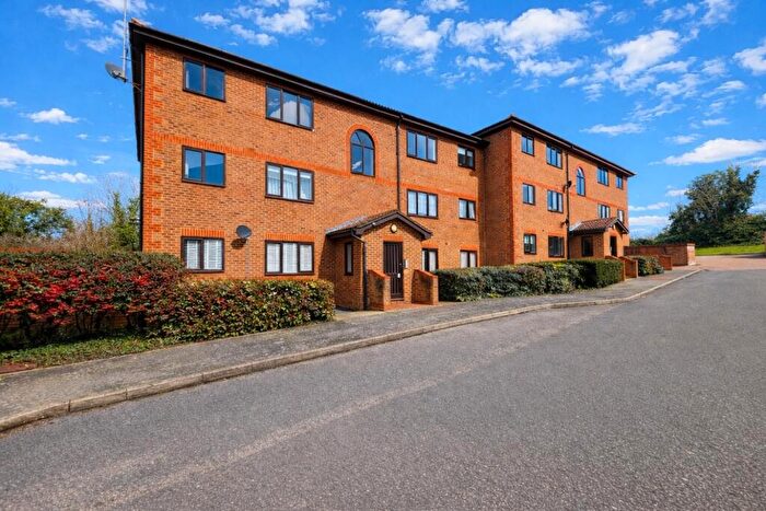 1 Bedroom Apartment For Sale In Winston Close, Greenhithe, Kent, DA9