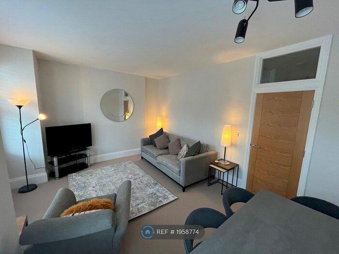 3 Bedroom Maisonette To Rent In Farlow Road, London, SW15