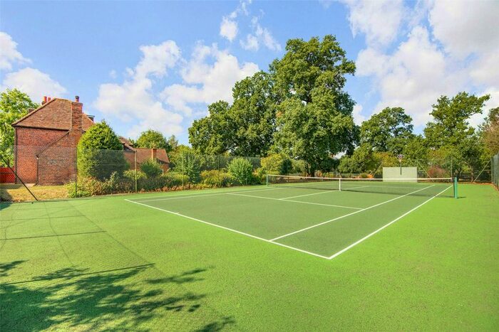 5 Bedroom Detached House For Sale In Billingbear Lane, Binfield, Bracknell, Berkshire, RG42