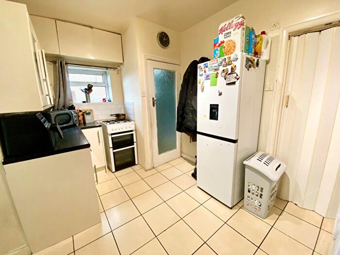2 Bedroom Semi-Detached House For Sale In Newsome Road, Newsome, Huddersfield, HD4