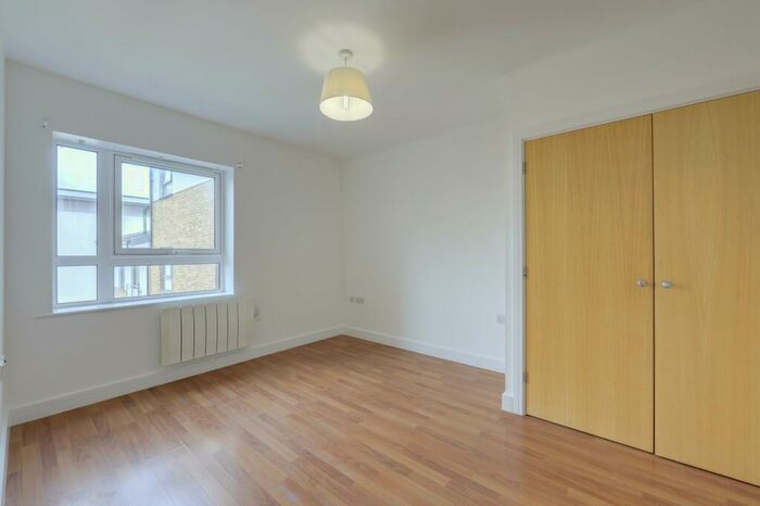 2 Bedroom Flat To Rent In Desvignes Drive, Hither Green, London, SE13