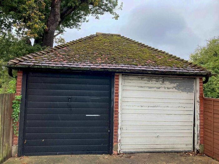 Parking/garage To Rent In Garage To Rent, Raynes Park SW20