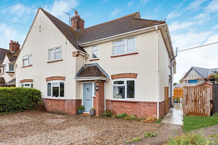 4 Bedroom End Of Terrace House For Sale In Latton Close, Southmoor, OX13