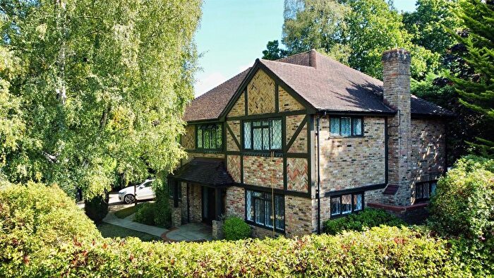 5 Bedroom Detached House For Sale In Fairway Heights, Camberley, GU15