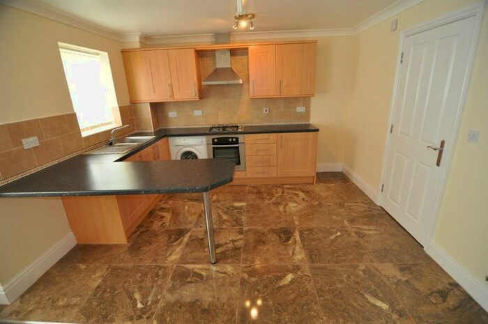 2 Bedroom Flat To Rent In Woolcombers Way, Bradford, BD4