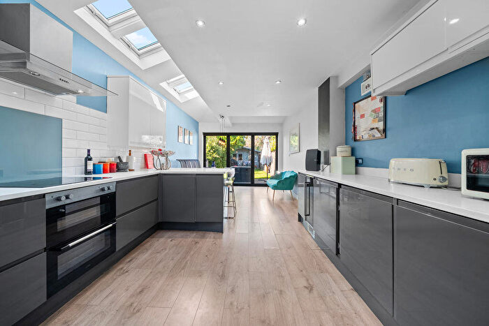 3 Bedroom Semi Detached House For Sale In Sunbury Lane, Walton-On-Thames, KT12