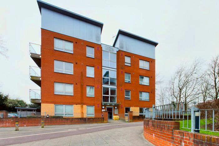 2 Bedroom Flat To Rent In Northgate, Crawley, RH10
