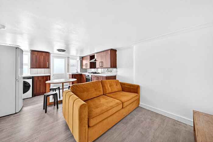 3 Bedroom Apartment To Rent In Fordham Street, Whitechapel, London, E1