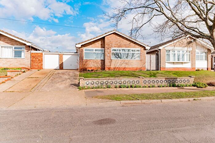3 Bedroom Detached Bungalow For Sale In Tunstall Drive, Lowestoft, NR32