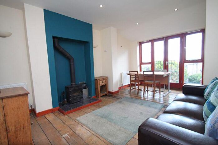 3 Bedroom House To Rent In Granville Road, Cowes, PO31